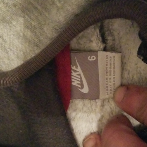Nike size 6 zip up hoodie kids - Picture 3 of 4
